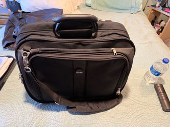 Nice computer bag/briefcase