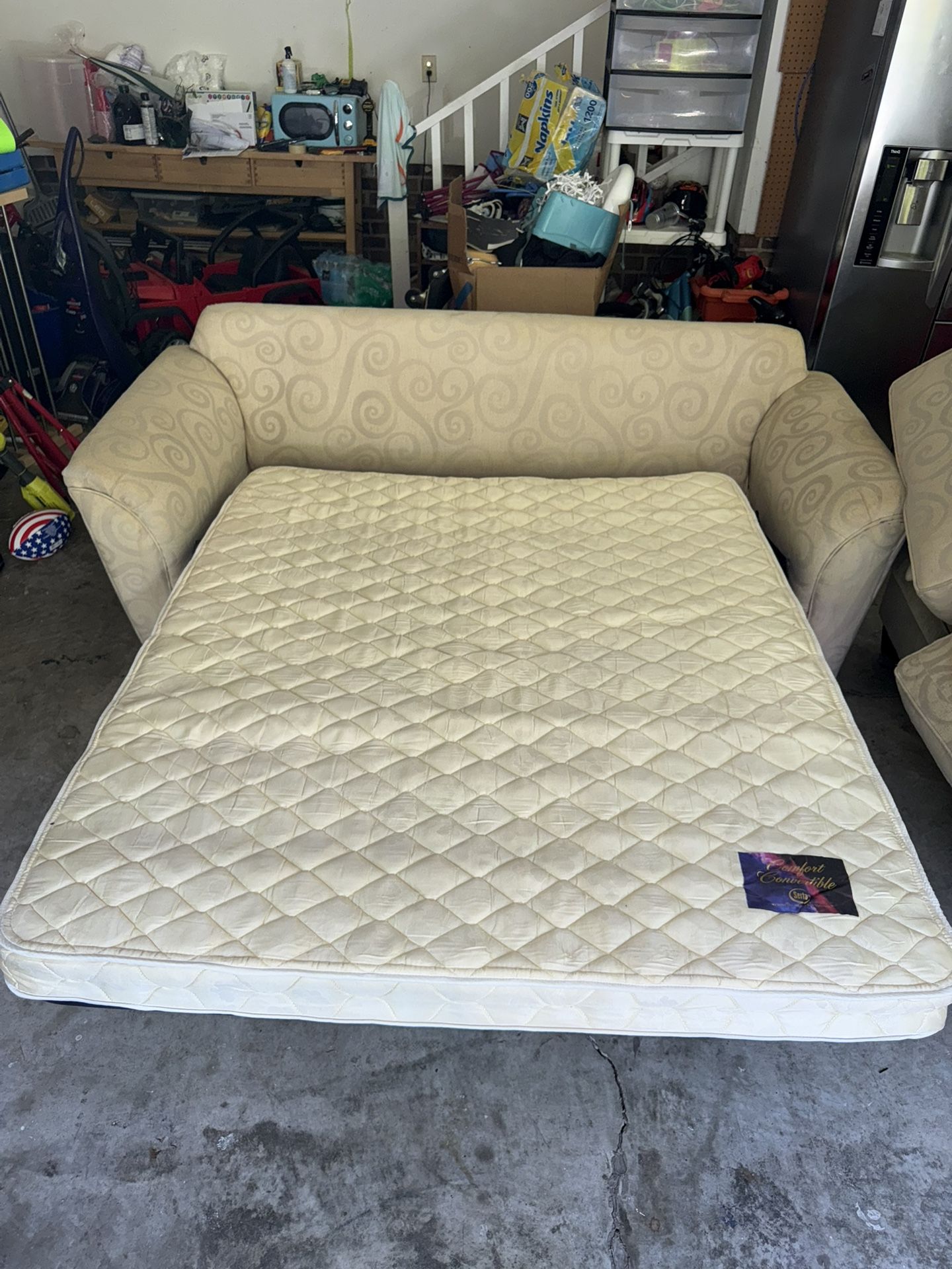 Pull Out Couch!!