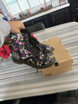 DR MARTEN FLORAL BOOTS