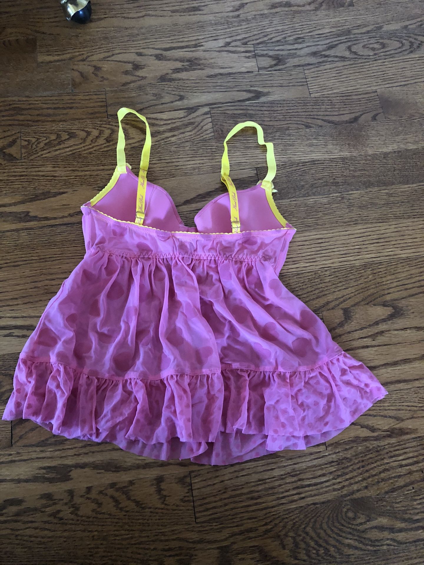 Victoria Secret lingerie pieces size small and Medium never worn !!!