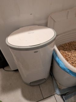 Diaper pail used for cat poop