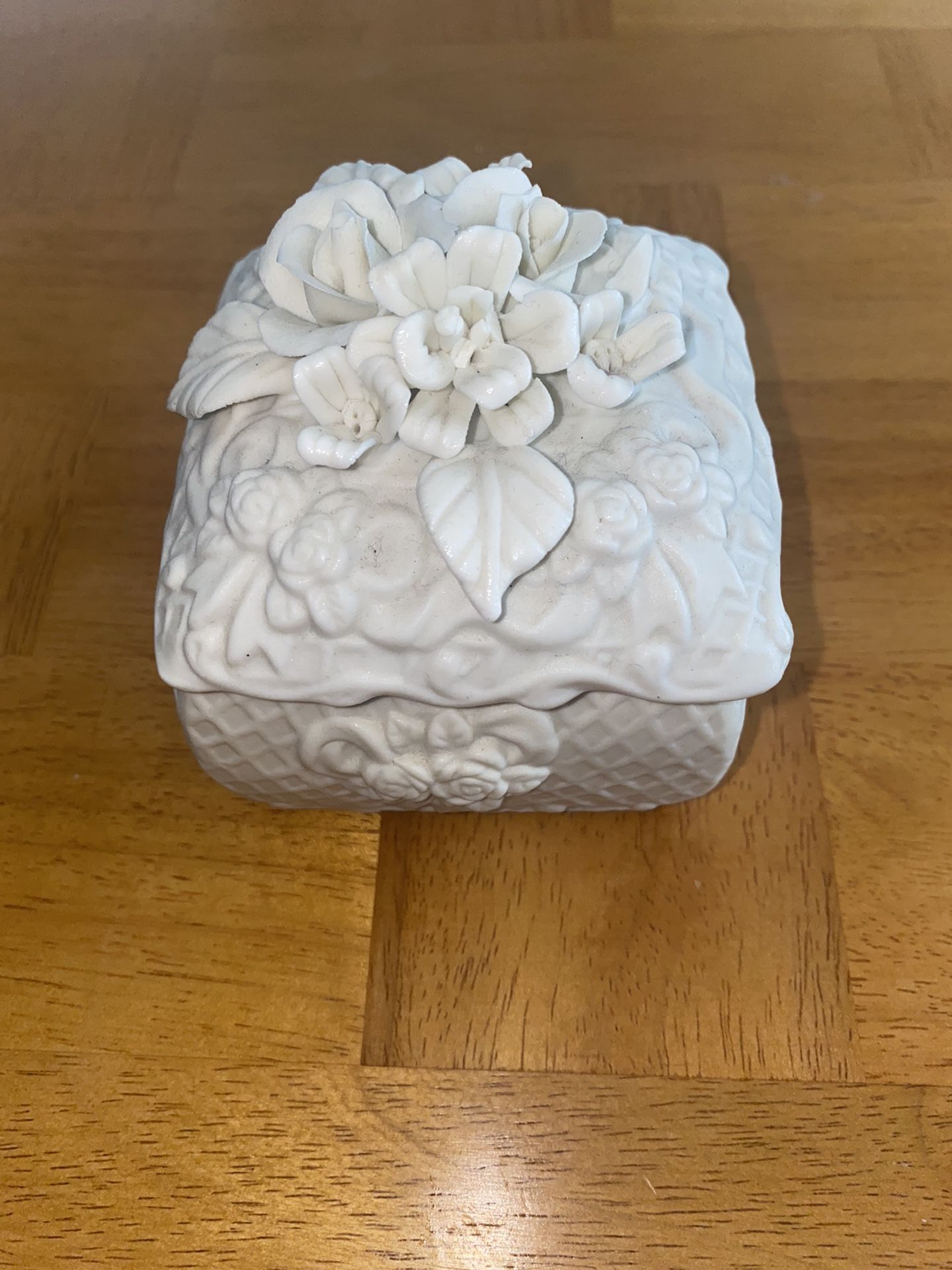 White Floral Trinket Box Jewlery Holder Decor