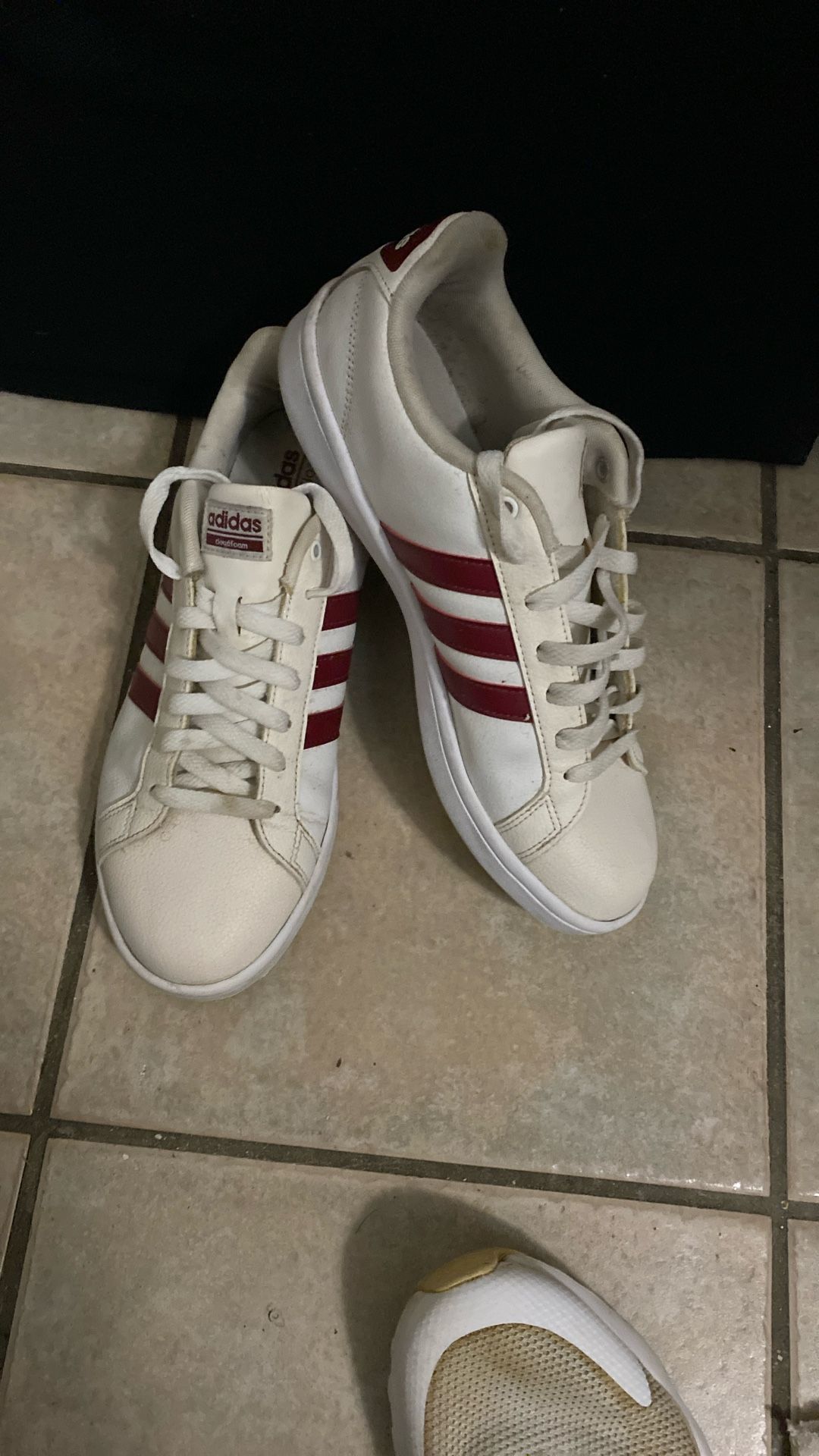Adidas Men’s Tennis Shoes Size 10