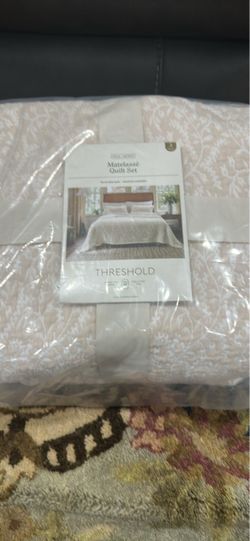 Threshold Matelassé Quilt Set Full/Queen