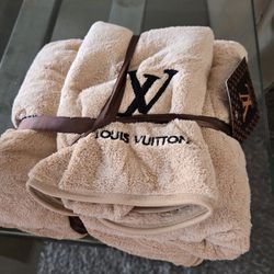 LV Decorative Towel Set