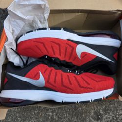 Mens size 9 new Air MAX Nike