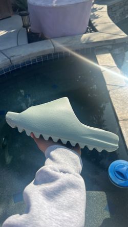 Yeezy Slide “Salt” Size 7