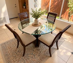 Dining table with 4 chairs 🔺