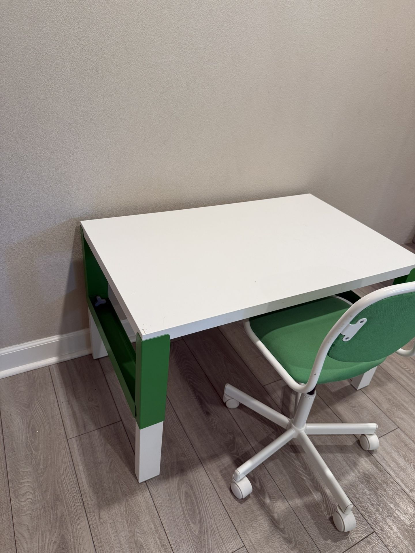 Kids Desk, Chair and Lamp.