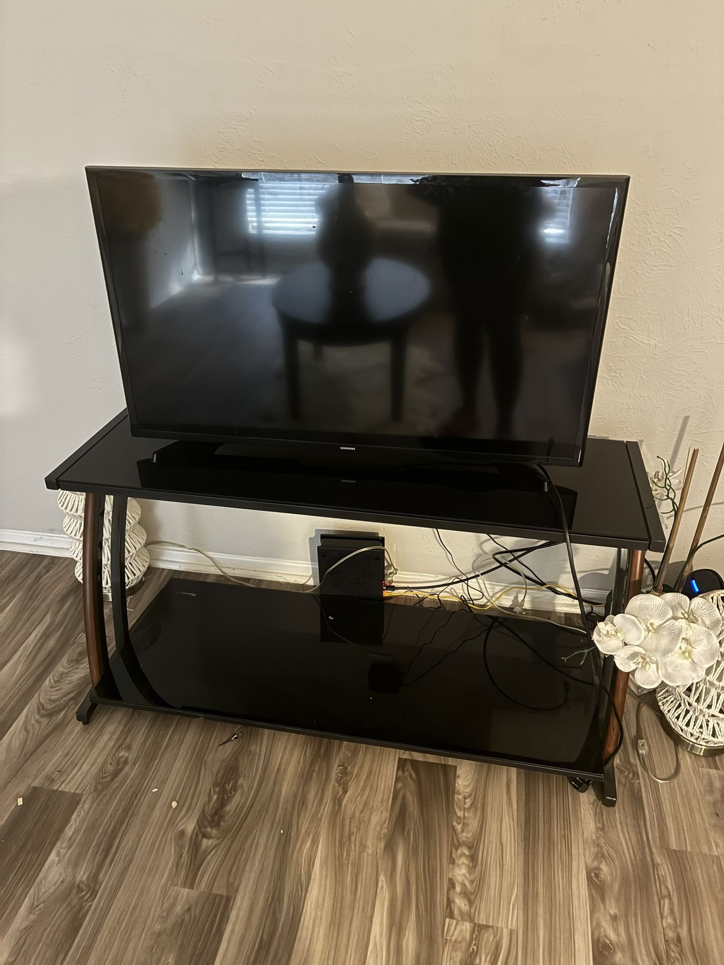 40in Samsung Tv And Stand