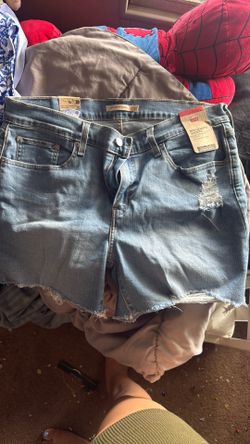 Brand New Levi Shorts Women Size 32