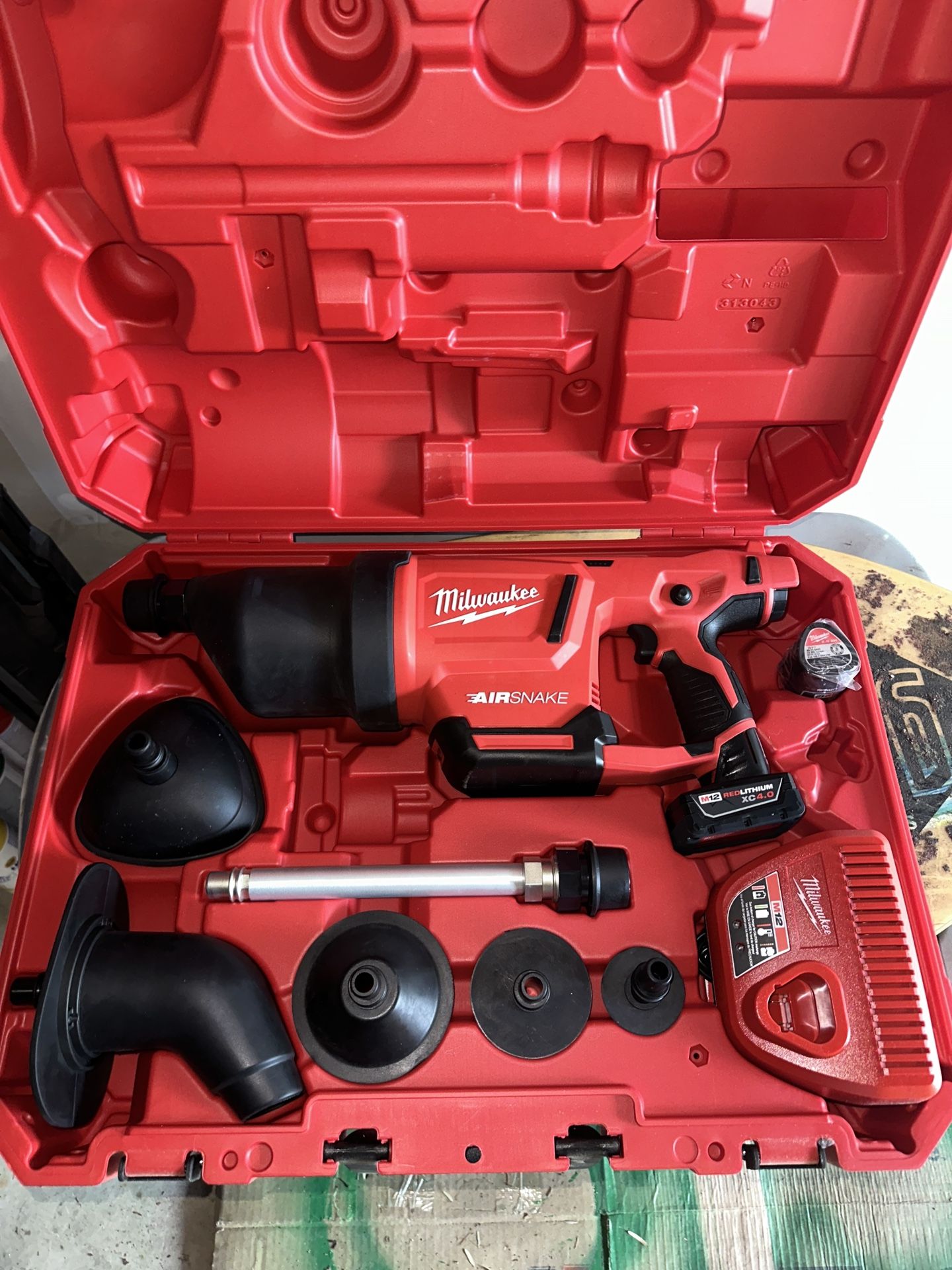 Milwaukee Tools M12 Air Snake Air Gun Kit