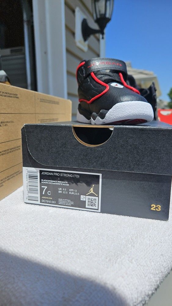 Toddler Prostrong Jordans