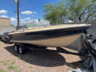 1983 Four Winns Liberator Stern 204 Boat w/ Trailer