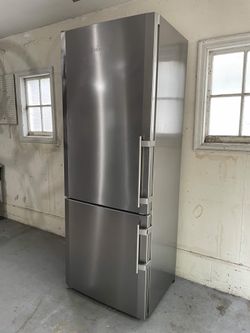 Liebherr 30inch bottom-freezer refrigerator