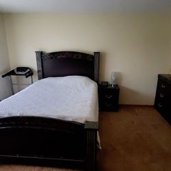Queen Bedroom Set (Dark Brown Color)