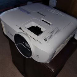 Epson Home Cinema 2100 Home Theater Projector 