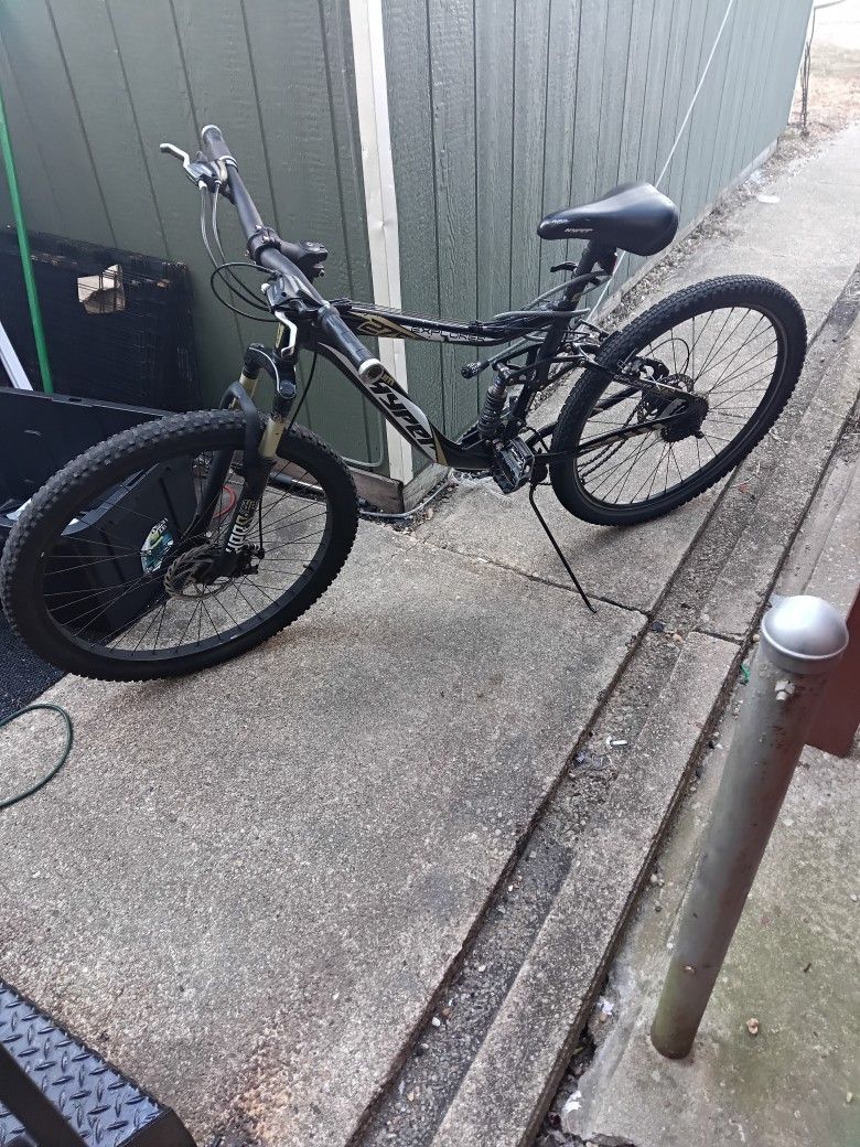 27.5 Inch Hyper Bike Needs Work