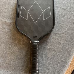 Diadem Edge Pickleball paddle