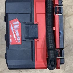 Milwaukee M18 FUEL PACKOUT 18-Volt Lithium-Ion Cordless 2.5 Gal. Wet/Dry Vacuum (Vacuum-Only)