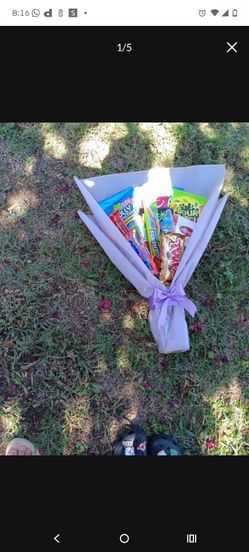 Ramo de dulces muy bonito para cualquier ocasión Mándeme mensaje si tiene preguntas aga su pedido ahora
