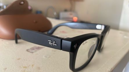 Ray Ban meta glasses gen 2 with charging case