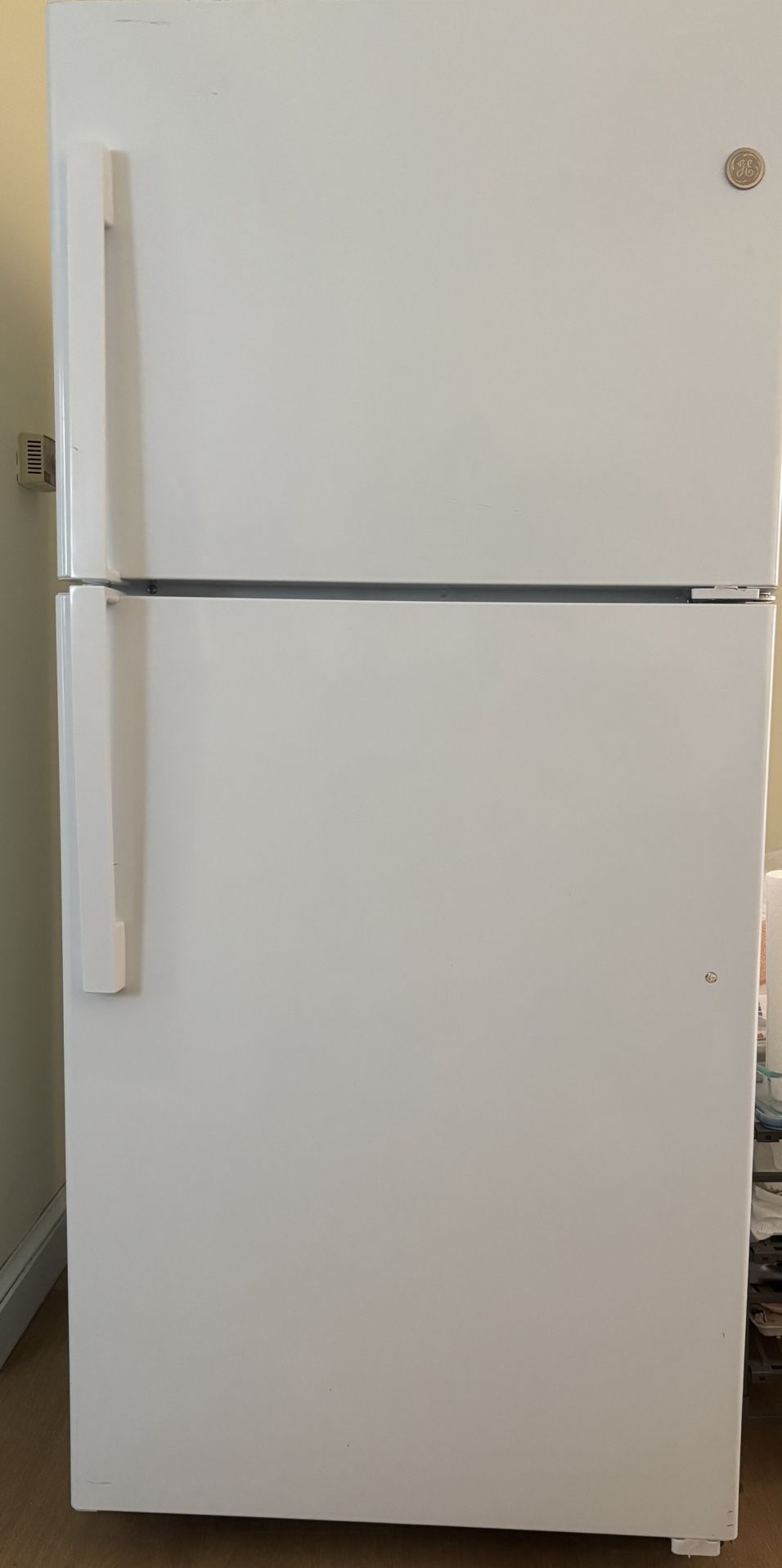 GE top freezer refrigerator 