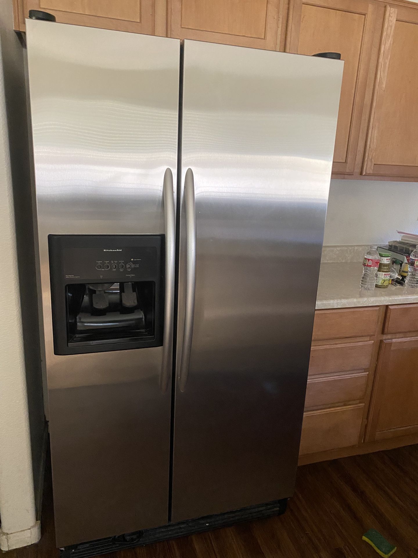 69 3/4 Kitchen Aid Brand Like New Water Dispenser And Ice Dispenser Works