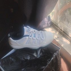Jordan 11 Retro Low Legend Blue 