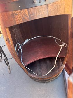 Barrel table top w/ chairs
