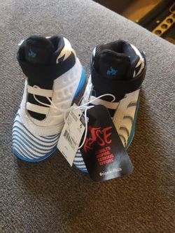 New size 6 toddler shoes.