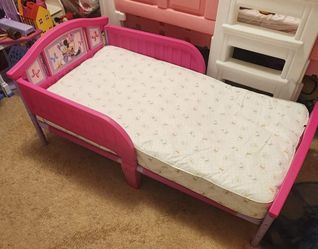 Minnie Mouse Toddler bed And Mattress 