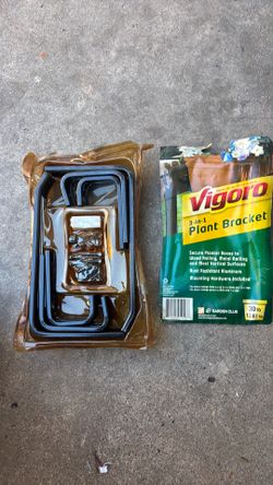 Plant bracket
