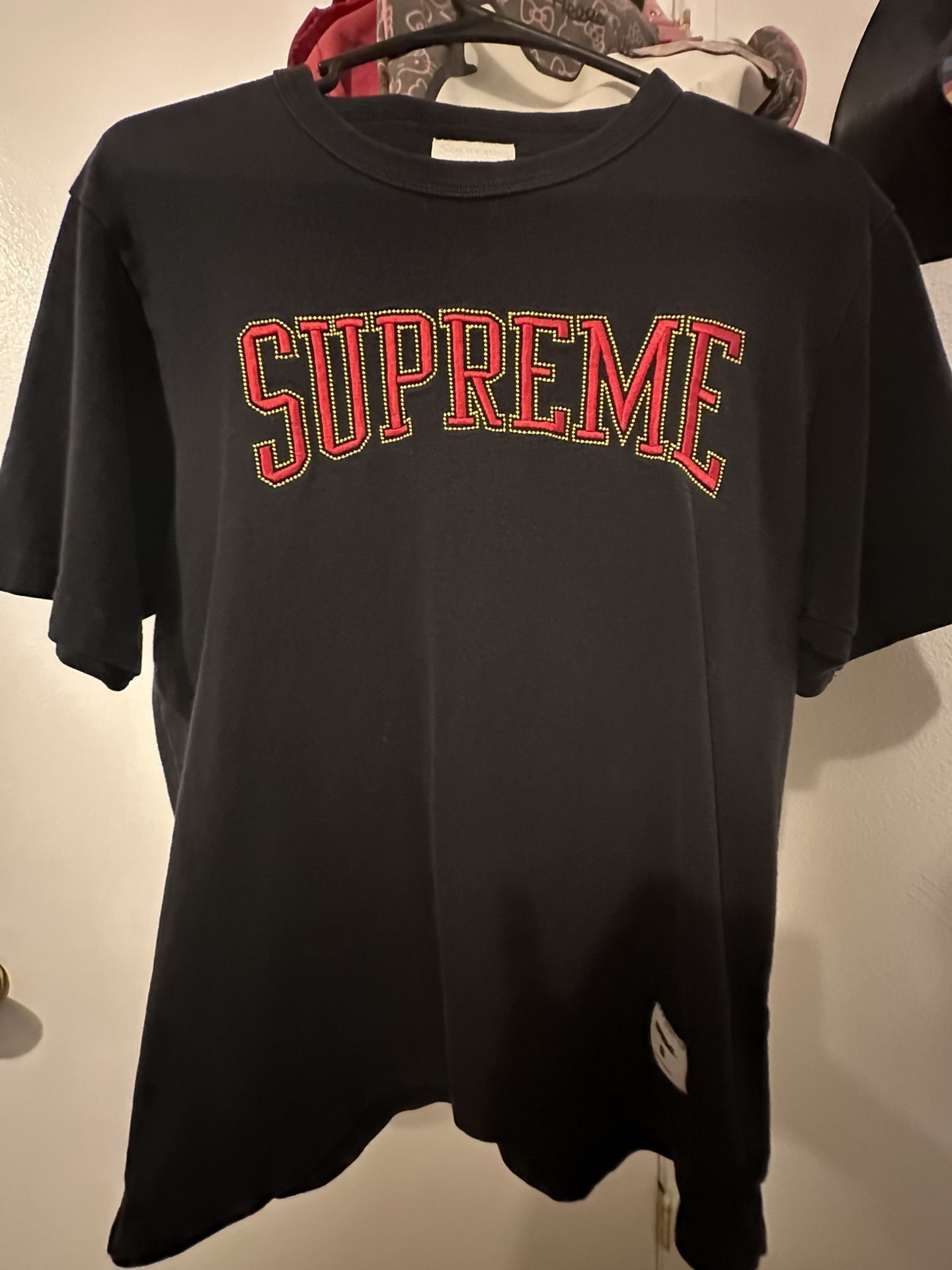 SUPREME TEE