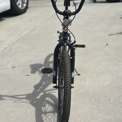 Scwinn Bike with Free Helmet For Sale (for 5-10 Year Old Kids)