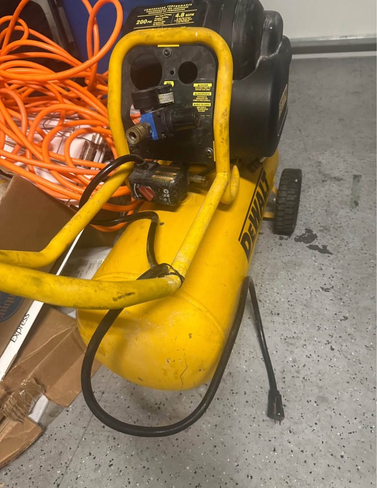 Dewalt 200psi Air Compressor With Very Long Air Hose