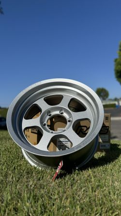 TE37XT Diamond Silver 17x8.5 -10 6x139.7