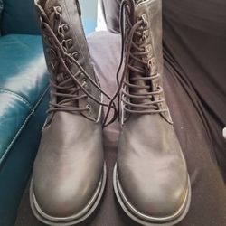 Torrid Boots Size 10