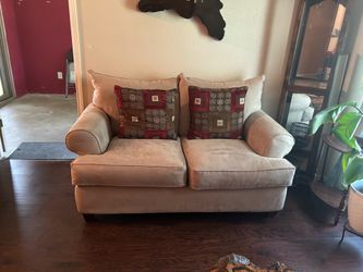 Tow sofas good conditions