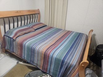 Queen size Bedroom