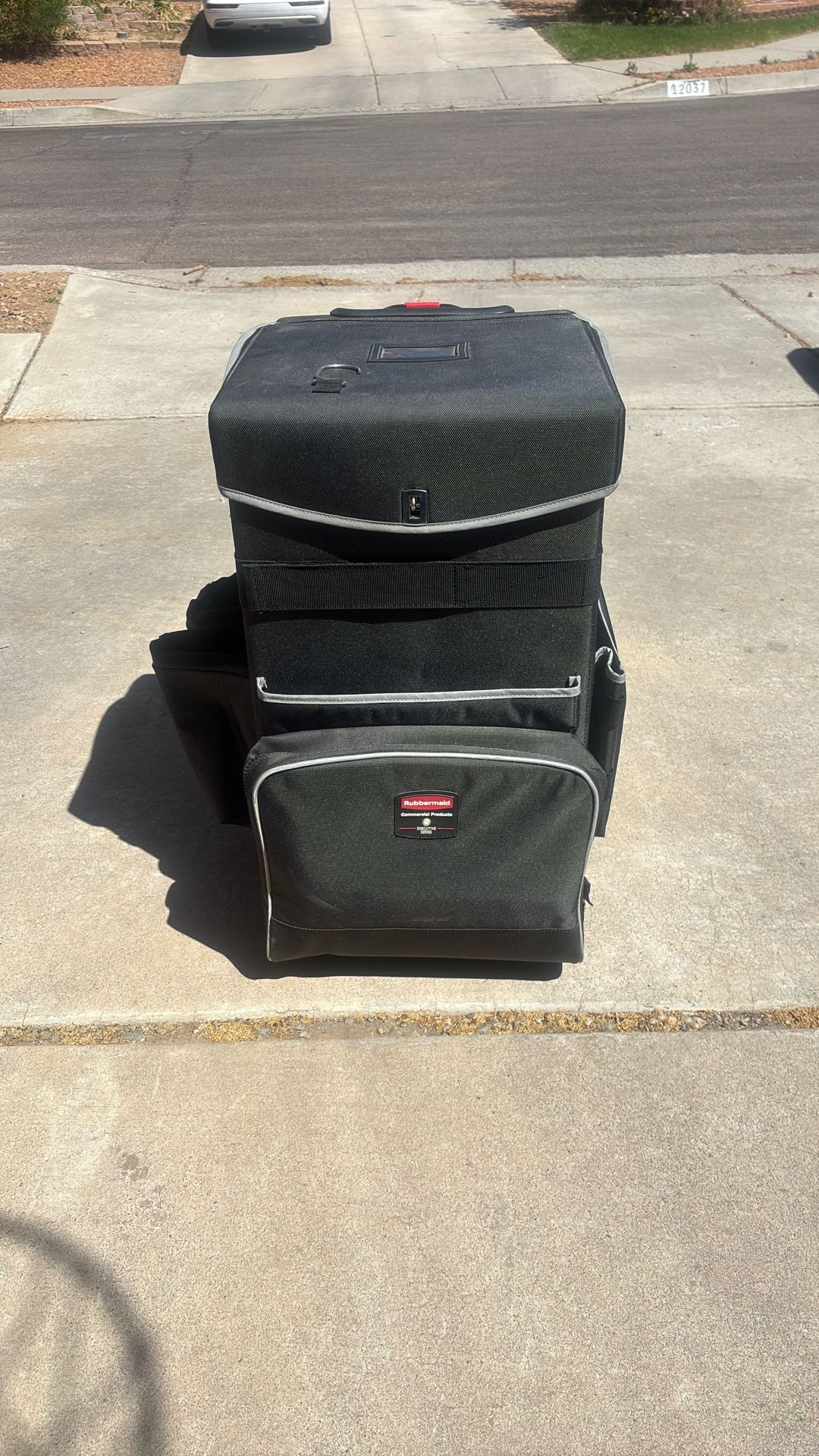 Rubbermaid Commercial Products Executive Series Cart