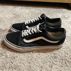 Vans Oldskool Sk8 Black & White Low Top Suede Sneakers size 9.5 Men’s/ 11 Women’s 