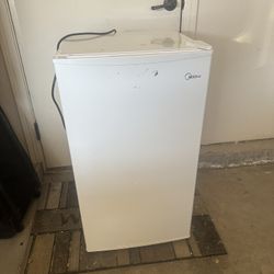 Compact (Mini) Refrigerator
