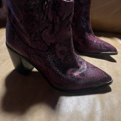 Steve Madden Zora Mid Calf Boots Size 7.5 Burgundy Snakeskin Print Western Style