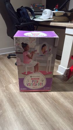Member’s Mark White Wooden Play Vanity Set