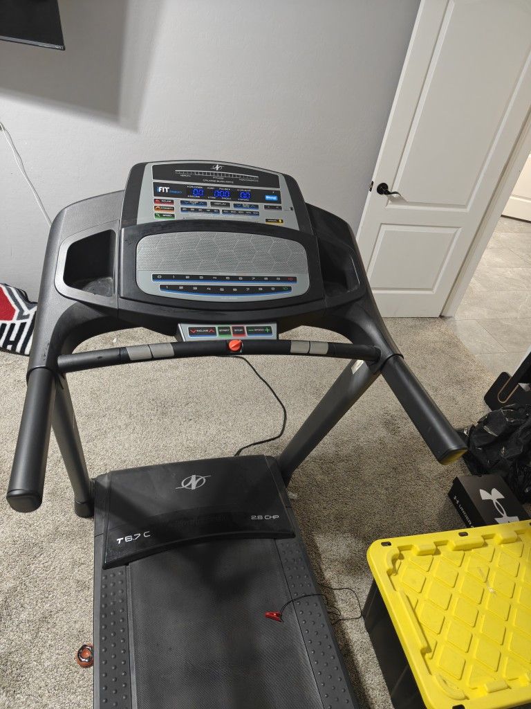 Treadmill - Nautilus T 6.7C 2.6 Hp