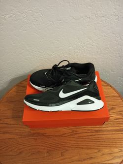 Nike Structure 26