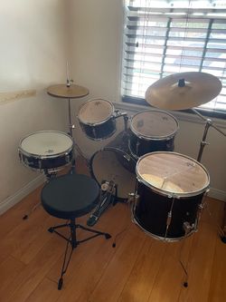 Rogue used drum set