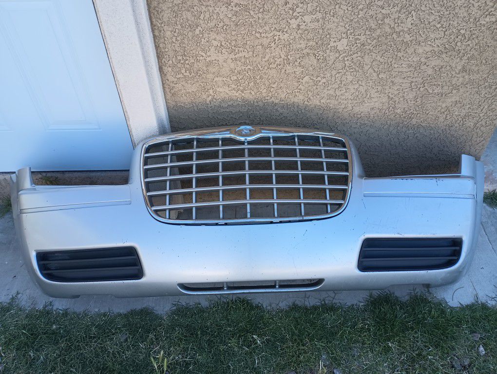 Chrysler 300 Bumper And Grill 05 To 10 $120 Cash Only