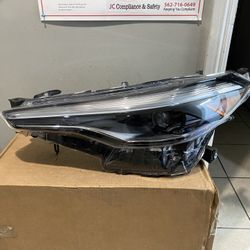 2021-2023 Toyota Corolla Cross Left Headlight 